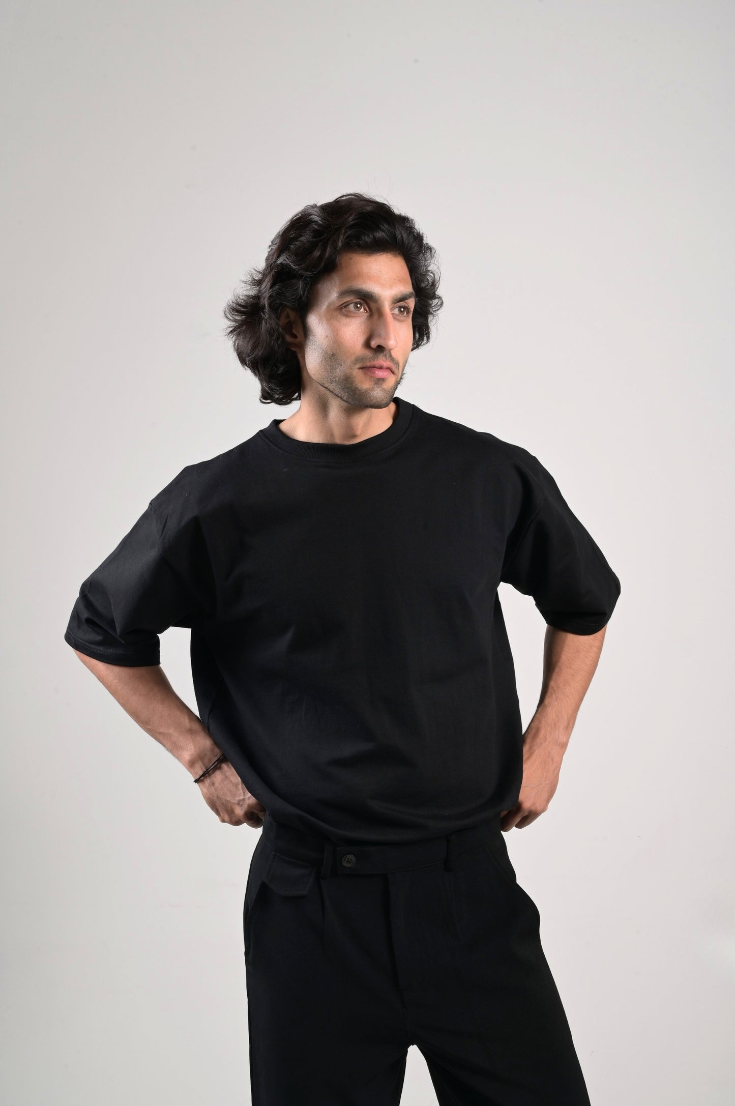 Raari Black Tee - Unisex Cotton Minimalist T-Shirt